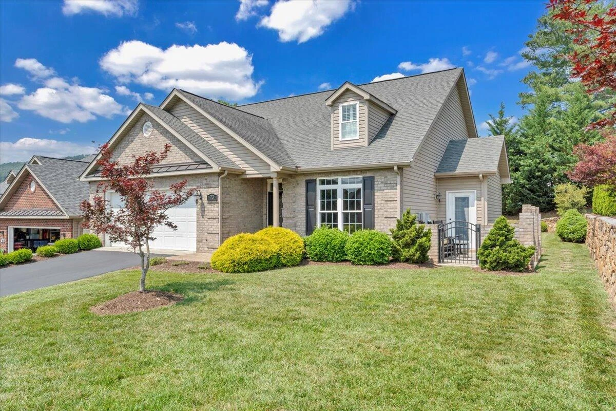 73 Medallion CT - Photo 3
