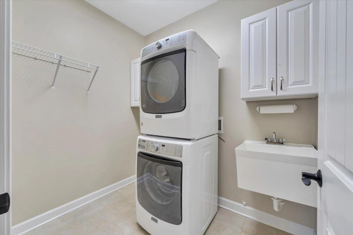 73 Medallion CT - Photo 29