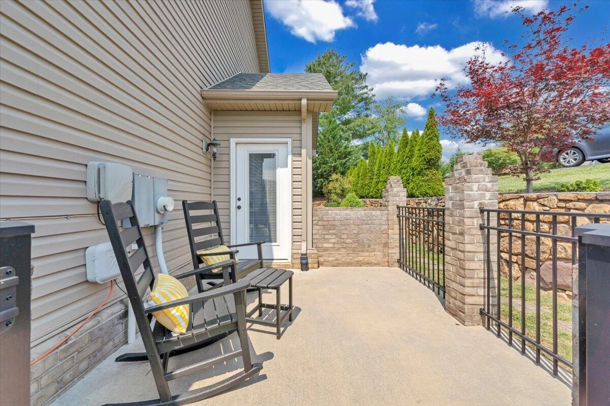 73 Medallion CT - Photo 40