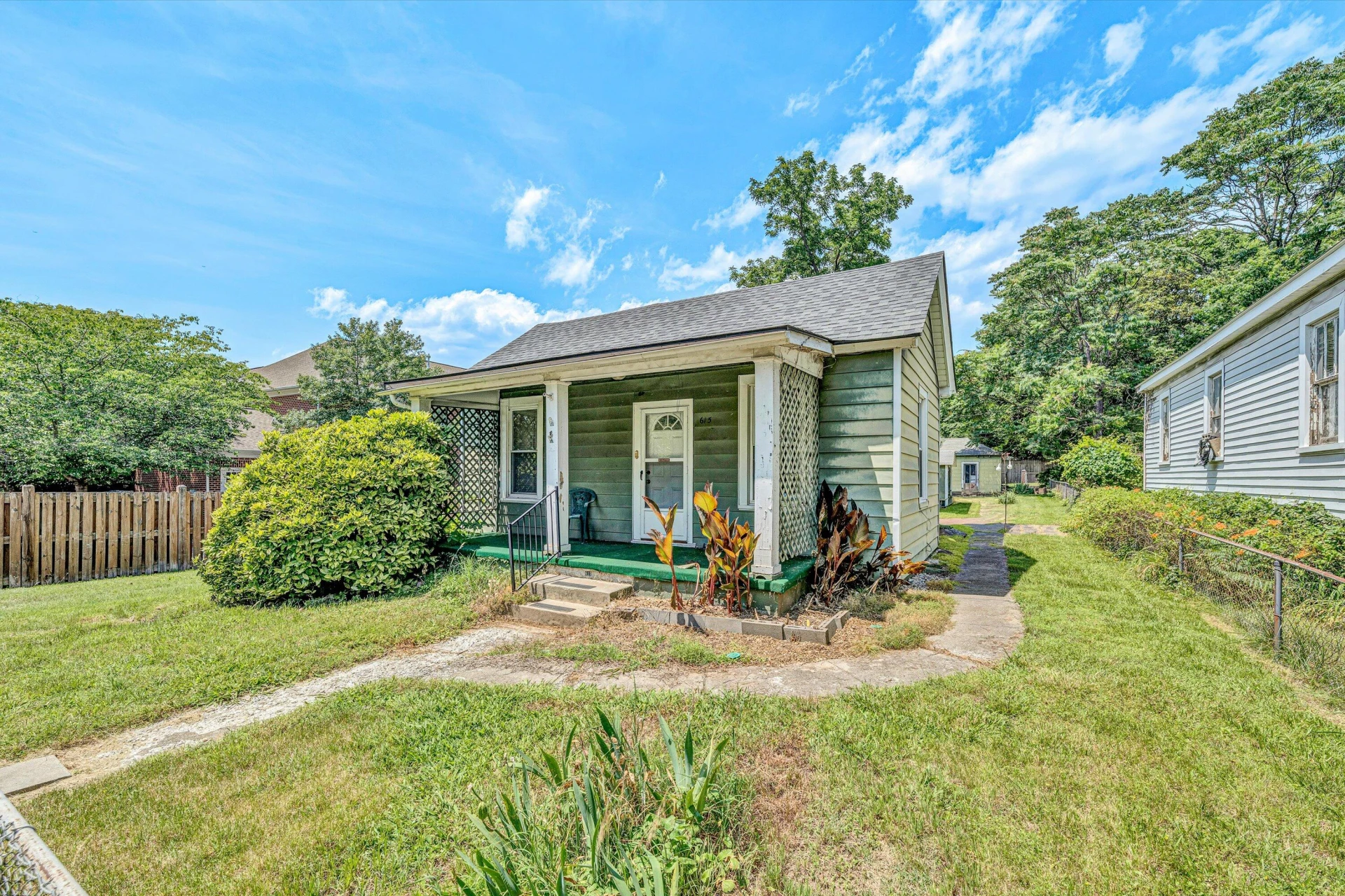 615 Janette AVE - Photo 2