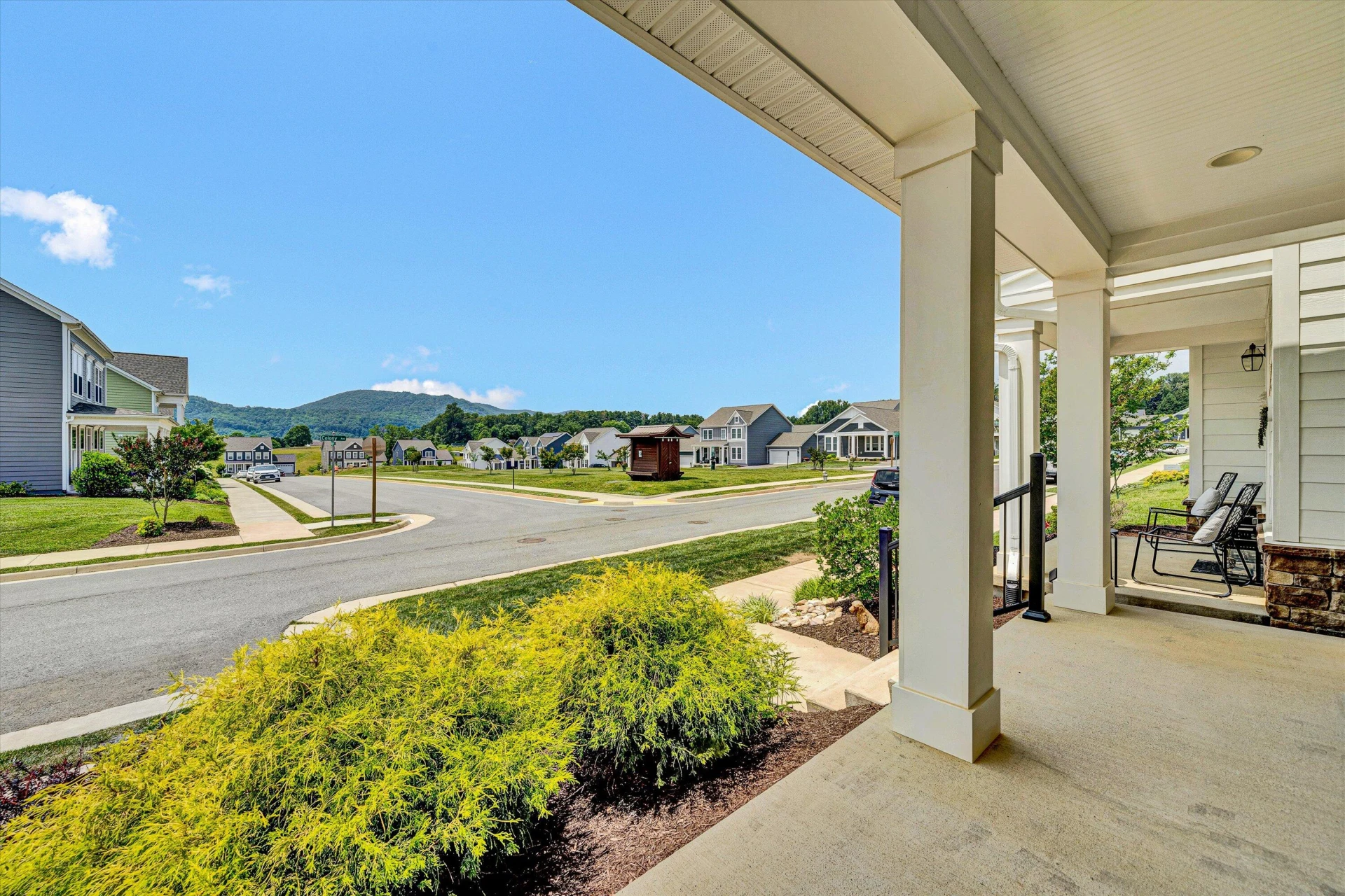 58 Colony Avenue AVE - Photo 2