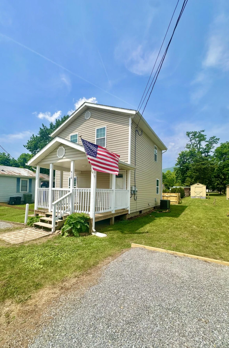 418 Marshall AVE - Photo 2