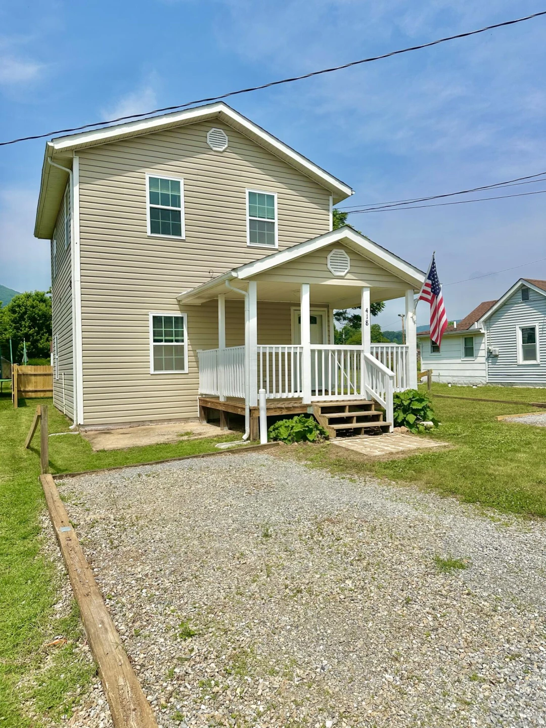 418 Marshall AVE - Photo 3