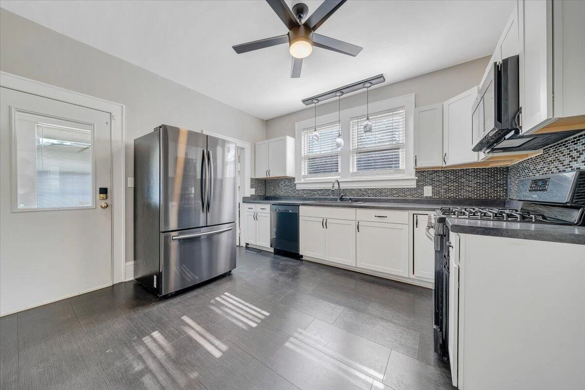 2321 Massachusetts AVE - Photo 9