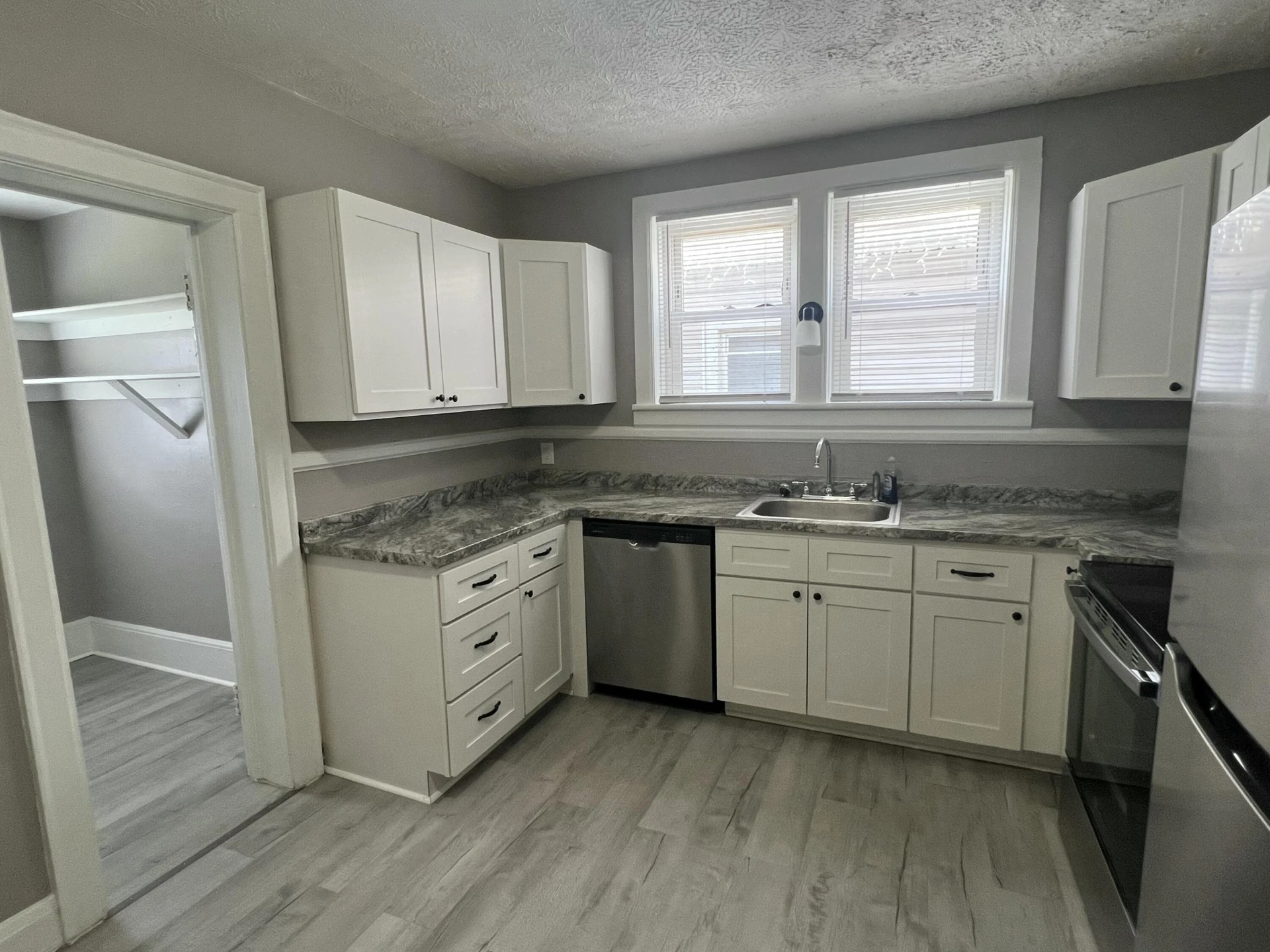 115 Walnut ST - Photo 3
