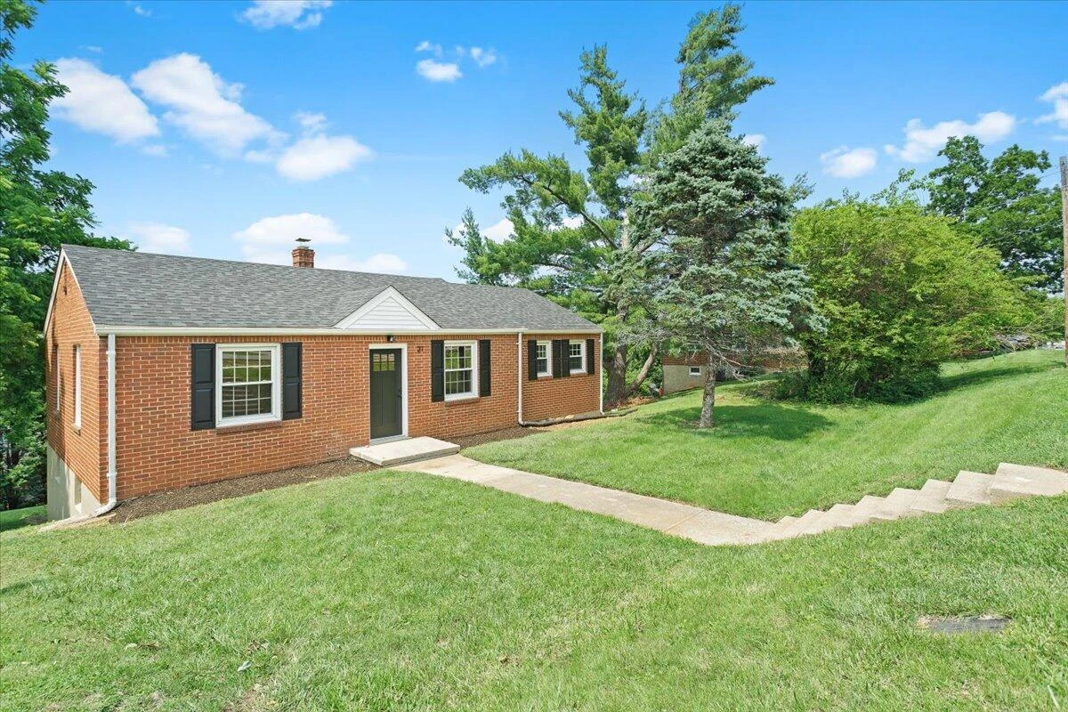 21 Upland DR - Photo 2