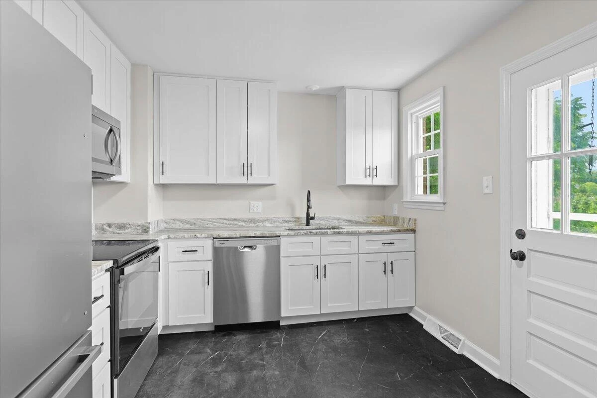 21 Upland DR - Photo 7