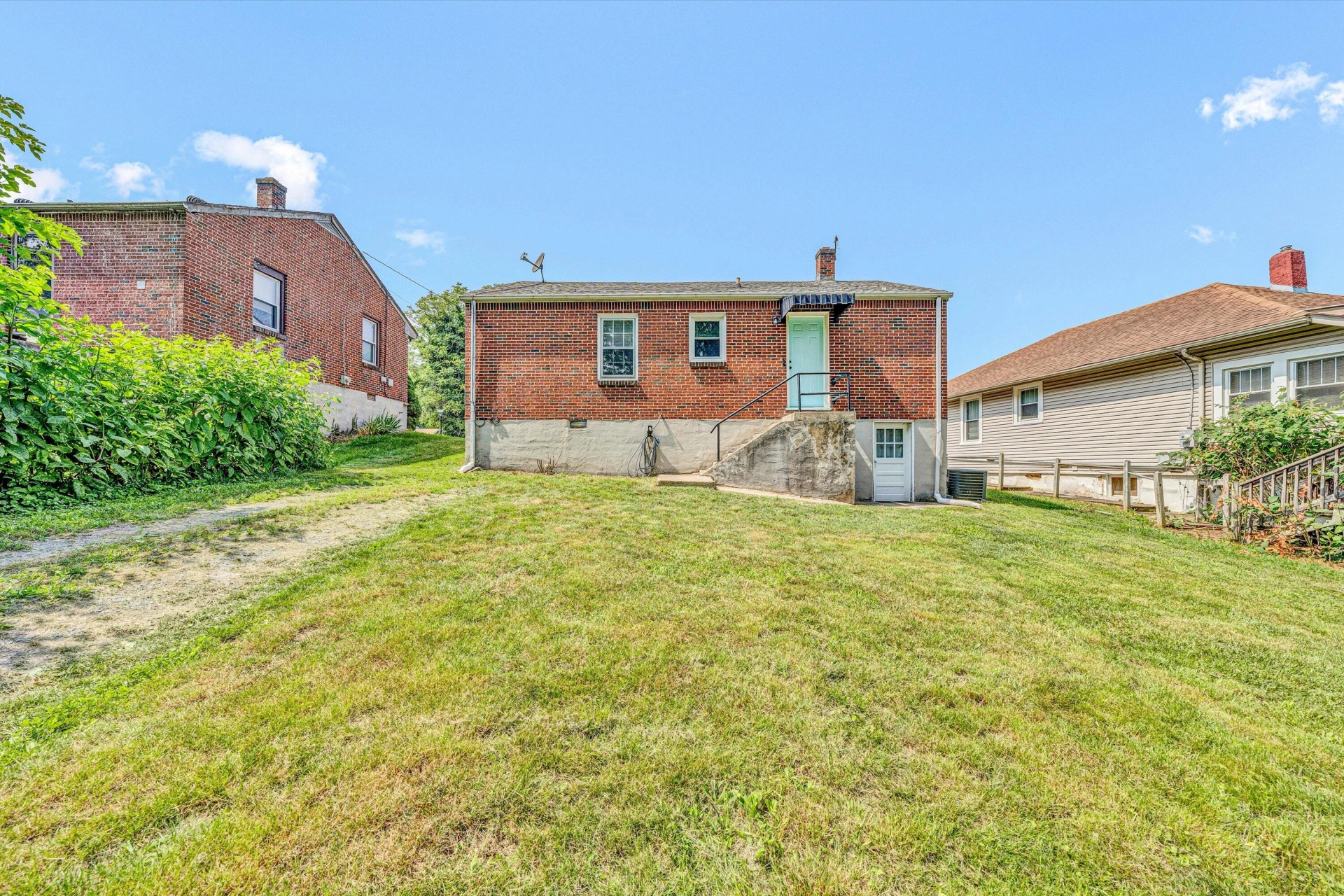 1465 Greenbrier AVE - Photo 14