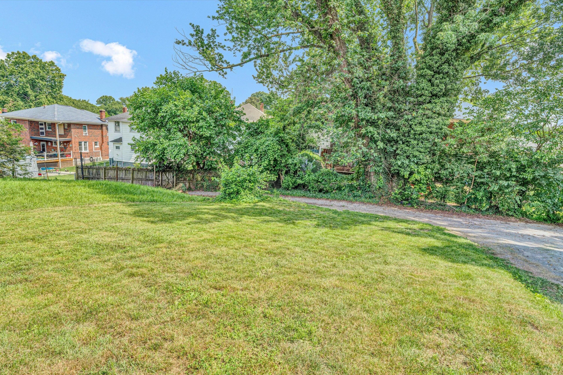1465 Greenbrier AVE - Photo 15