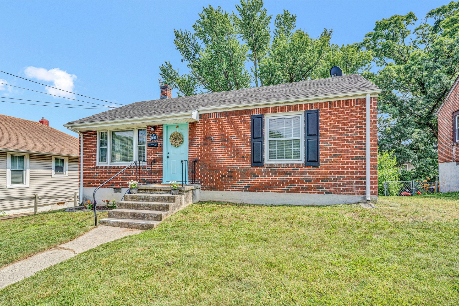 1465 Greenbrier AVE - Photo 2