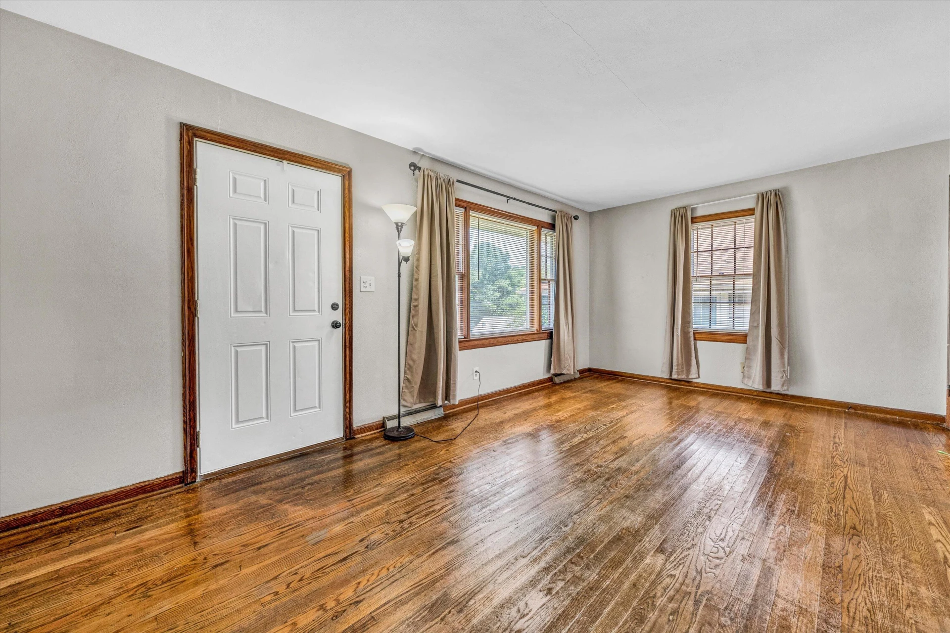 1465 Greenbrier AVE - Photo 3