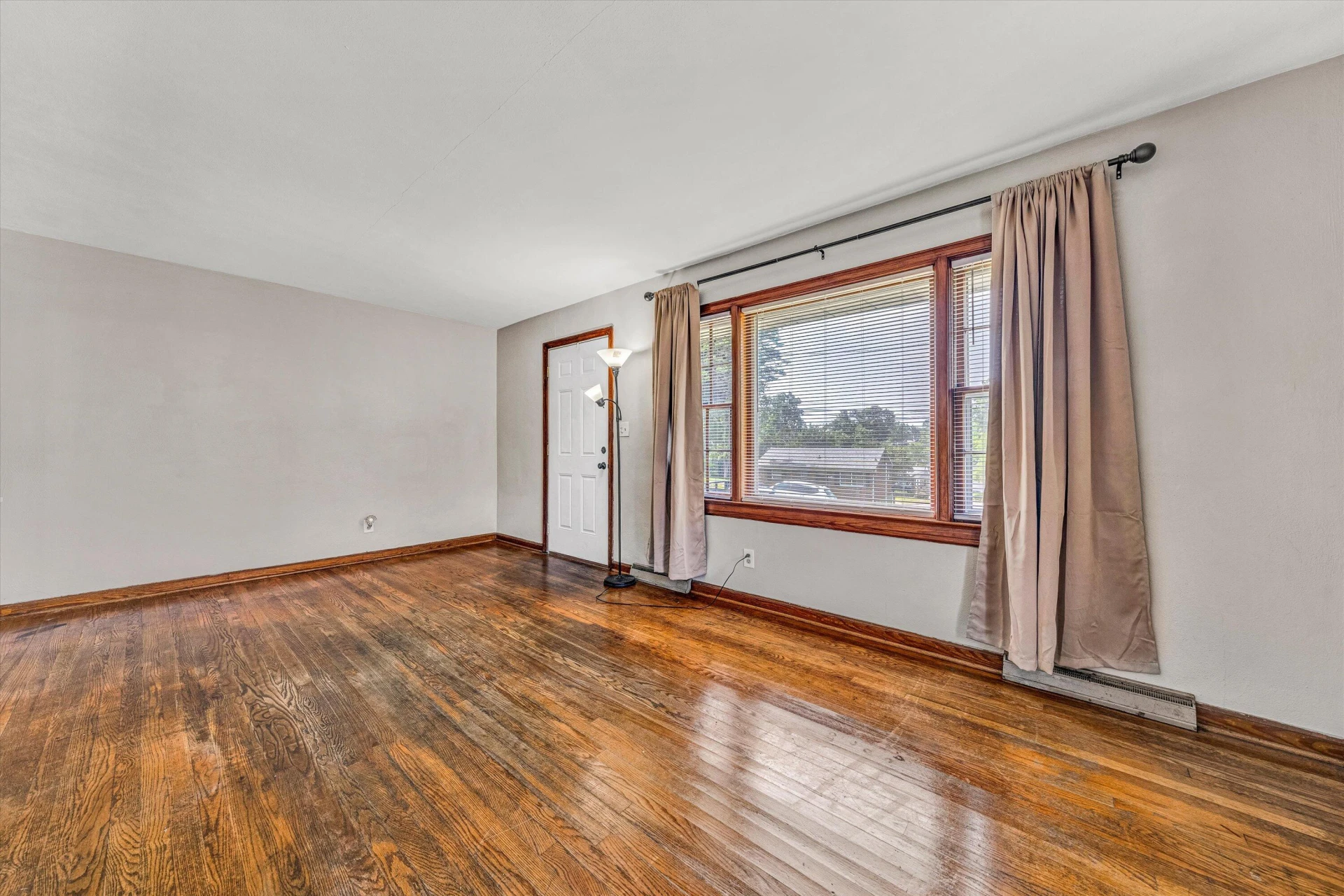 1465 Greenbrier AVE - Photo 4