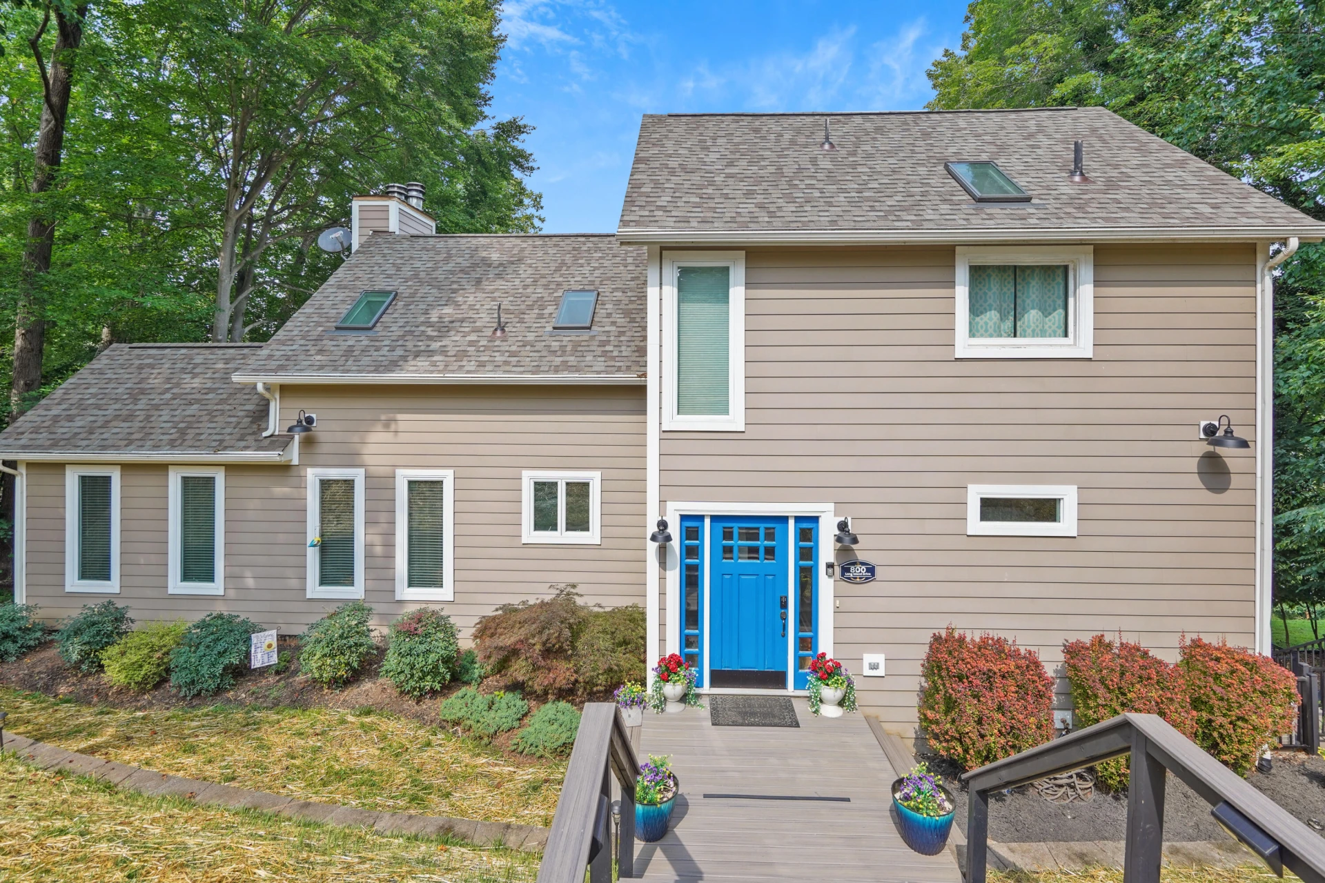 800 Long Island DR - Photo 2