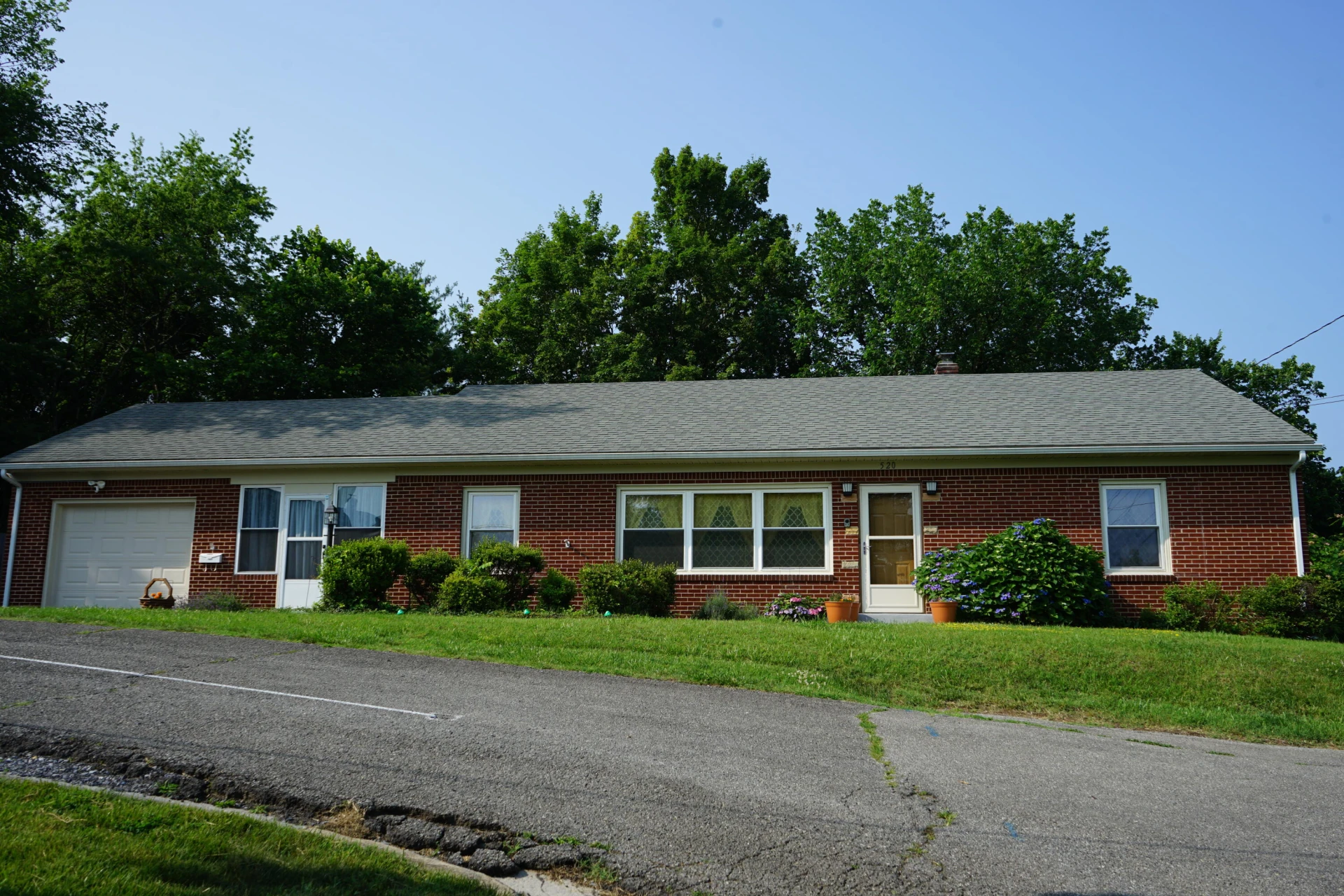 520 Poplar ST - Photo 3