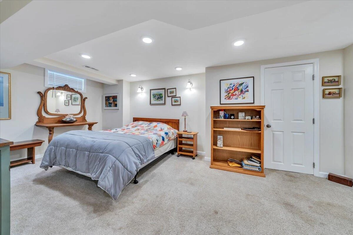 2728 Lansing DR - Photo 21
