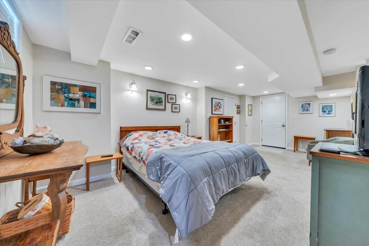 2728 Lansing DR - Photo 22