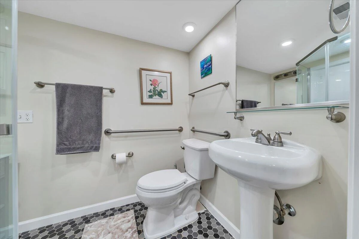 2728 Lansing DR - Photo 23
