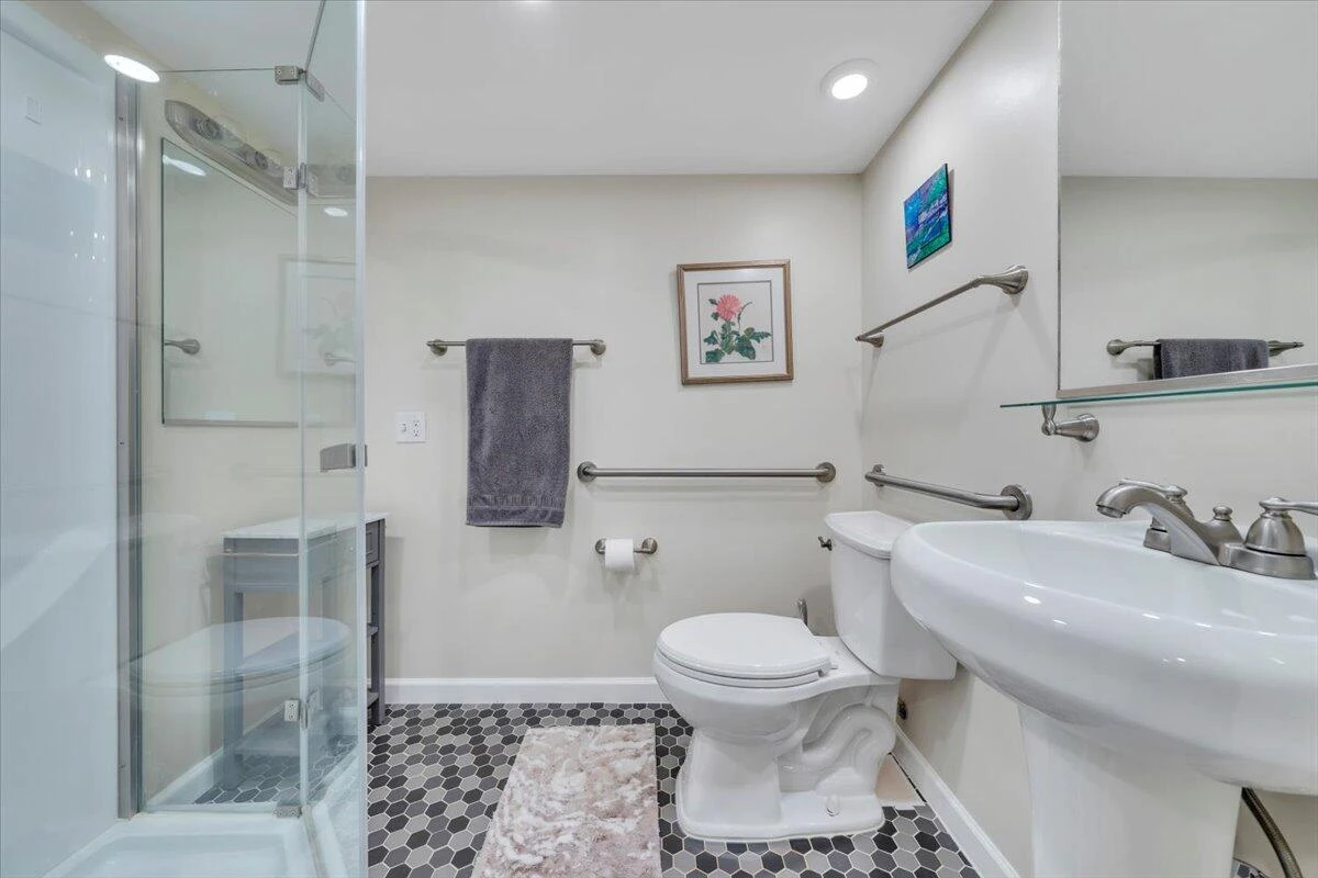 2728 Lansing DR - Photo 24