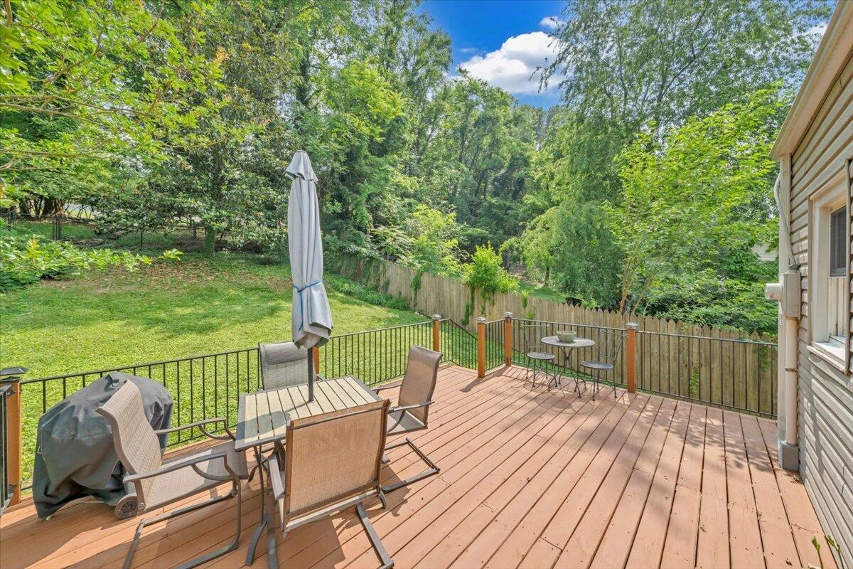 2728 Lansing DR - Photo 29