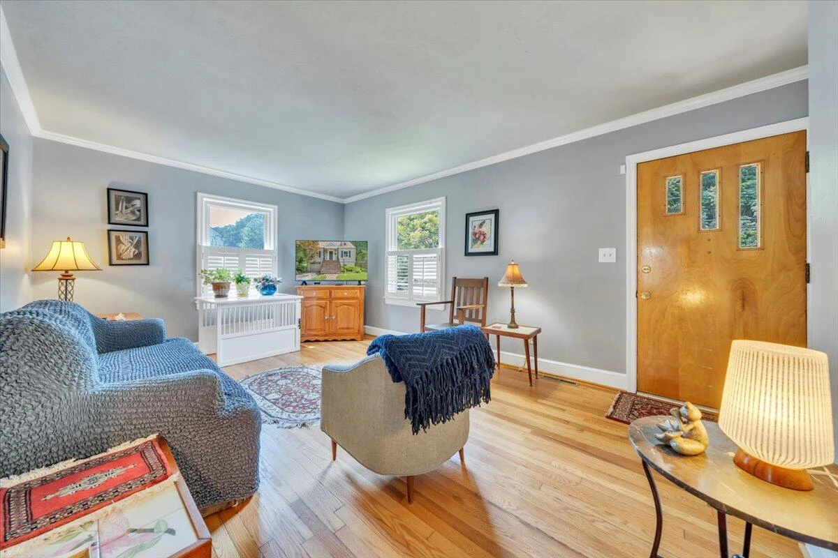 2728 Lansing DR - Photo 9