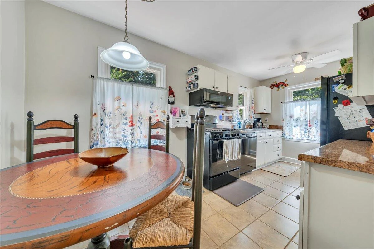 2728 Lansing DR - Photo 10