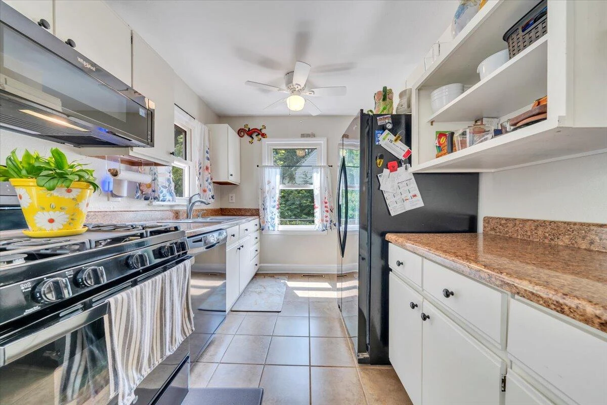 2728 Lansing DR - Photo 11