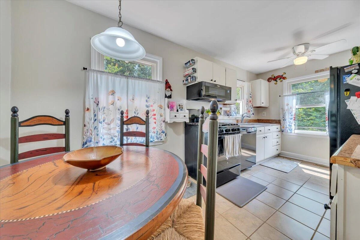 2728 Lansing DR - Photo 13
