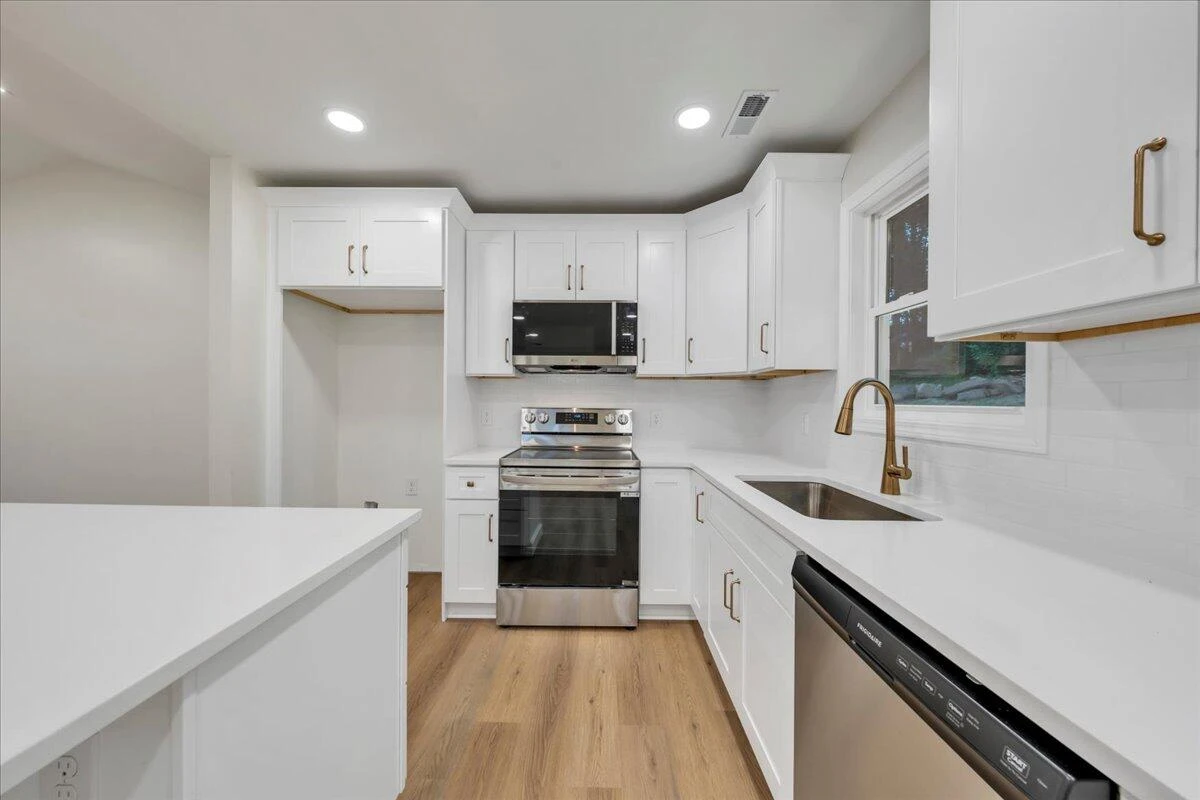 3713 Pinevale RD - Photo 10