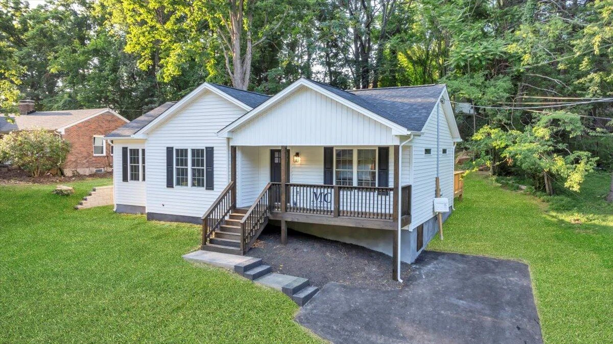 3713 Pinevale RD - Photo 2