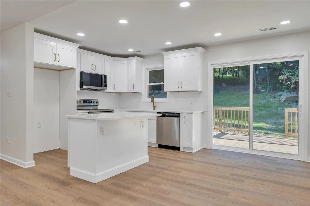 3713 Pinevale RD - Photo 6