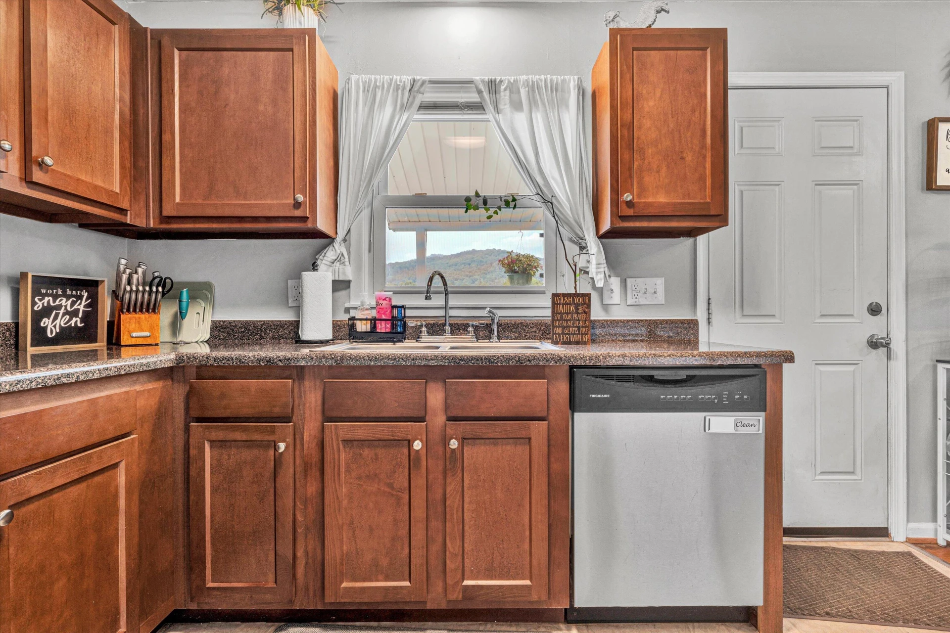 1094 Windstar CIR - Photo 9