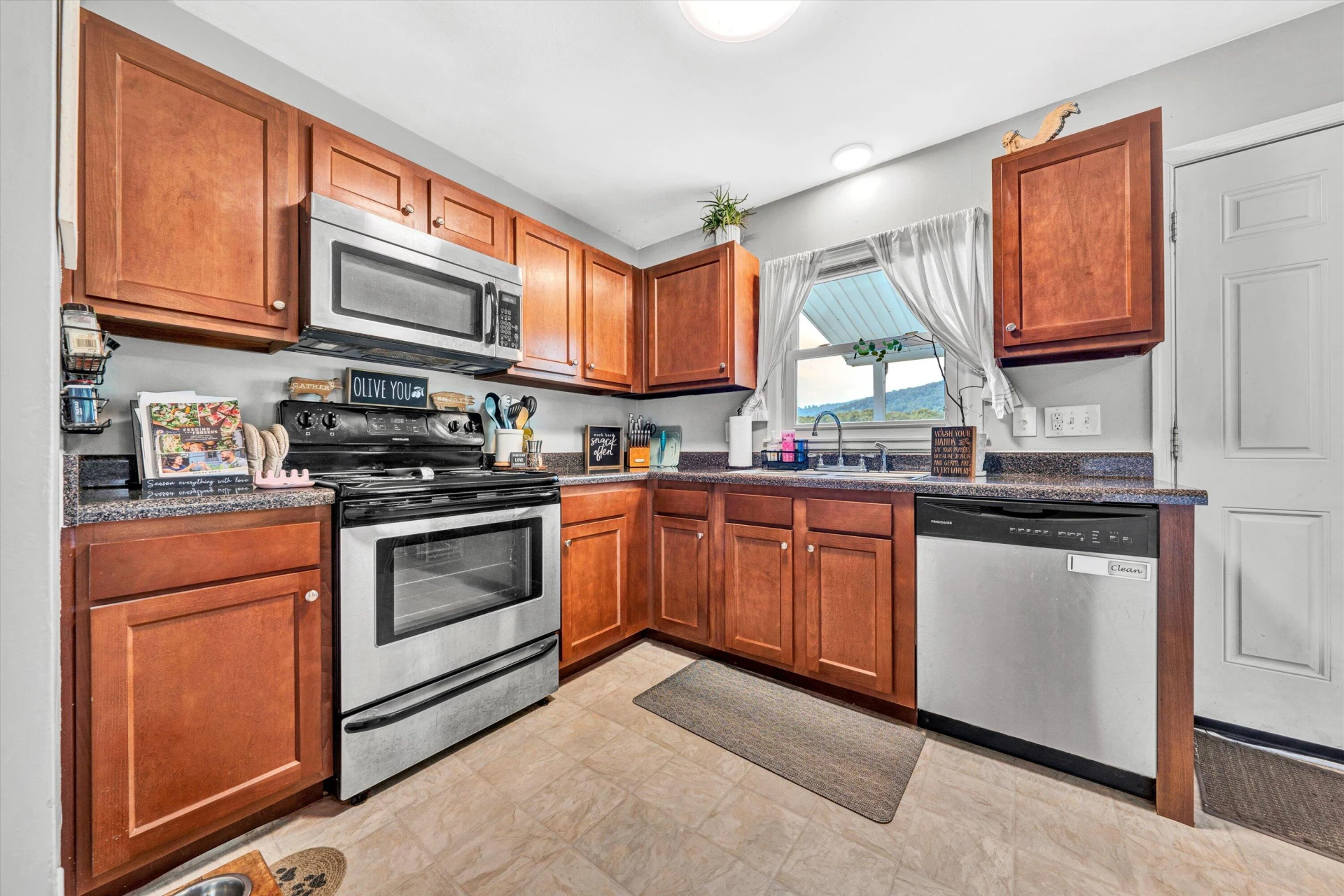 1094 Windstar CIR - Photo 10