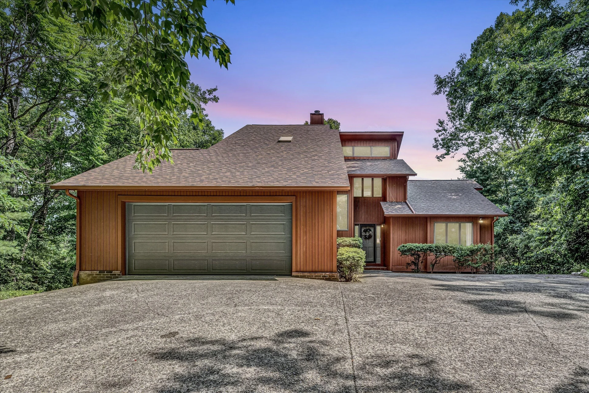 7102 Crown RD