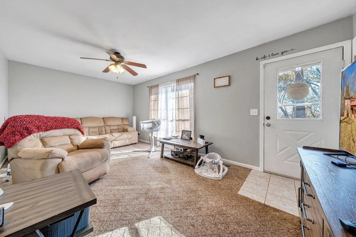590 Rolling Hill DR - Photo 3