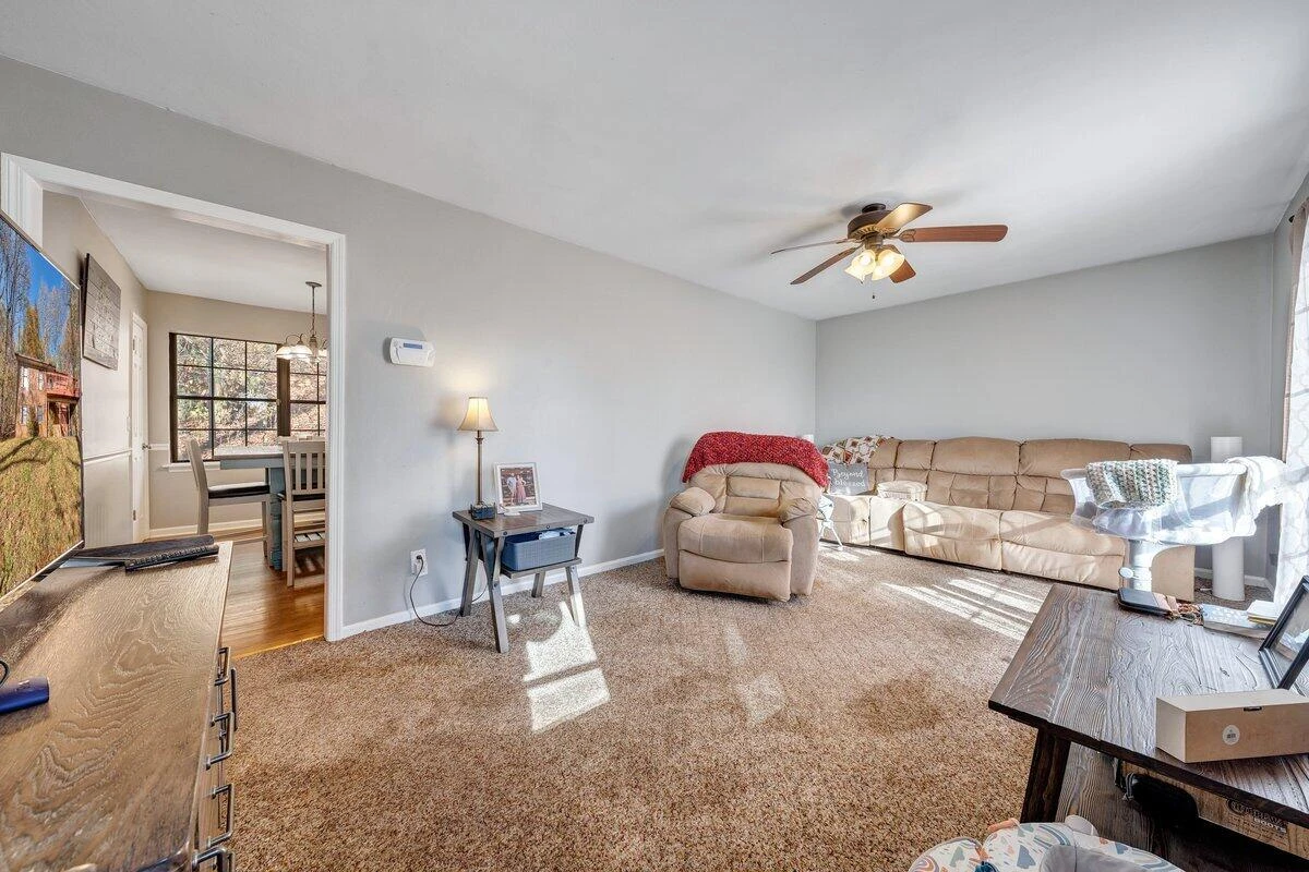 590 Rolling Hill DR - Photo 4
