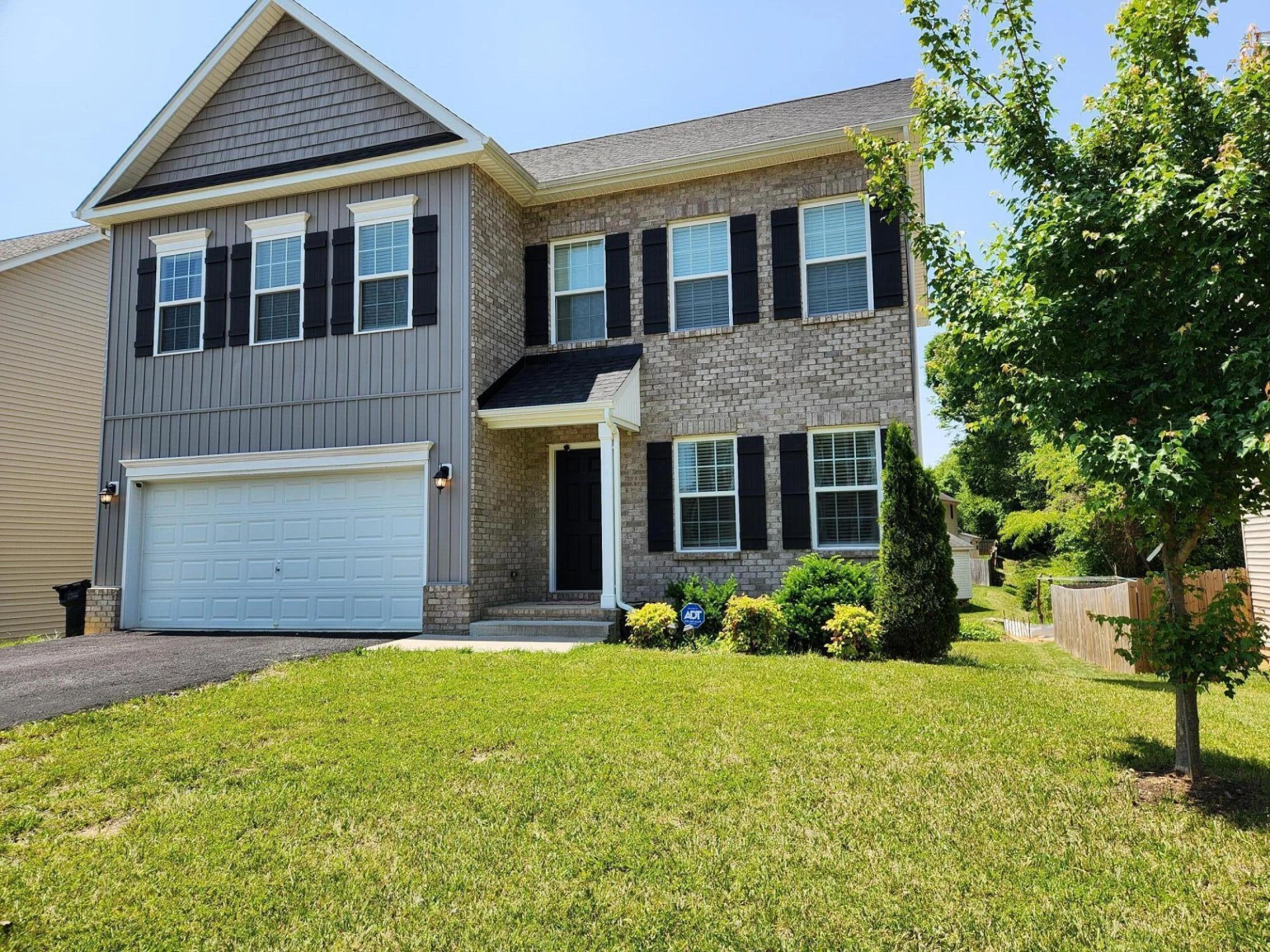 8366 Leighburn DR