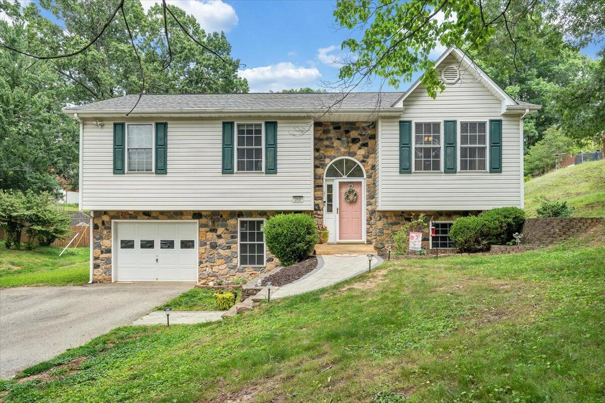253 Dawnridge DR
