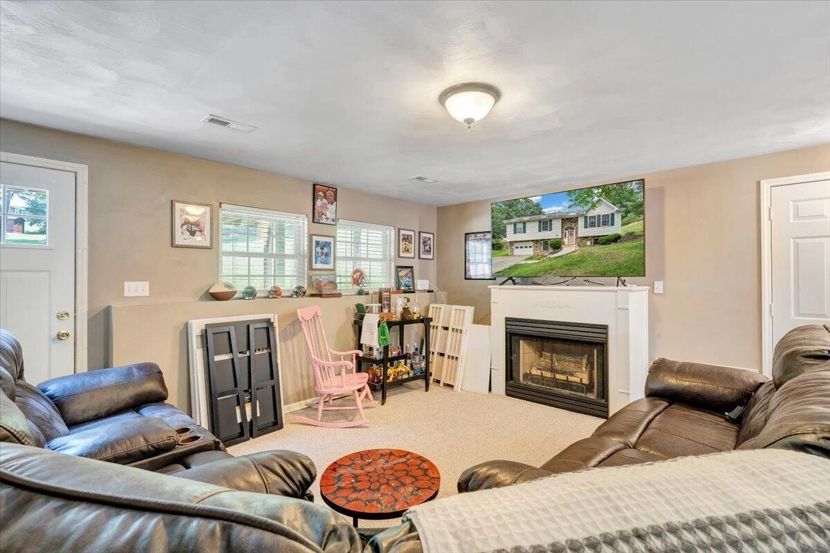 253 Dawnridge DR - Photo 18