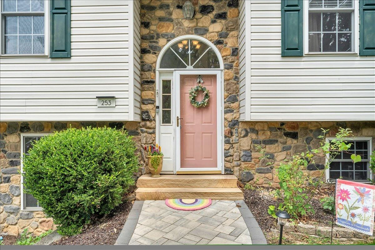 253 Dawnridge DR - Photo 2