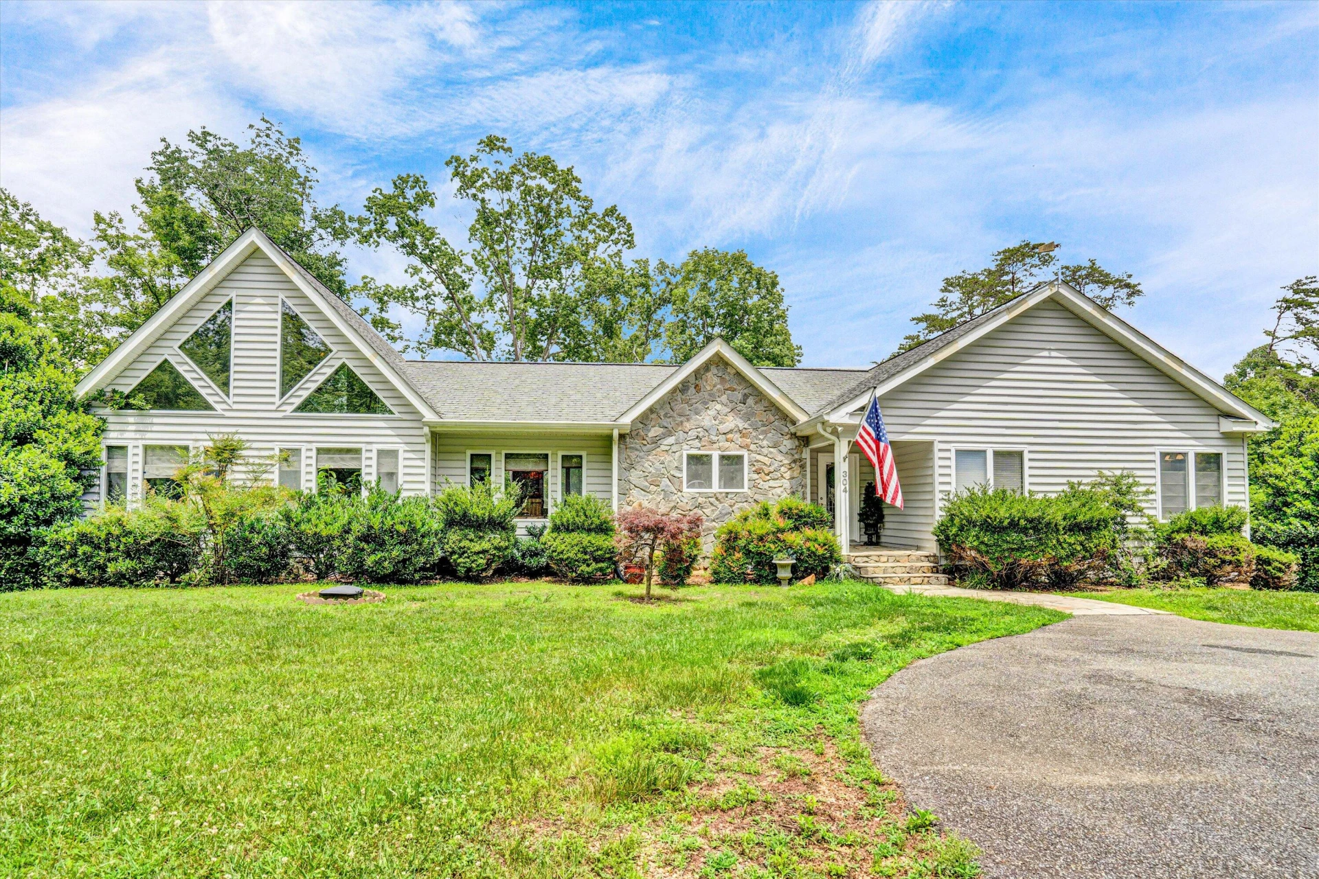 304 Blazing Ridge DR