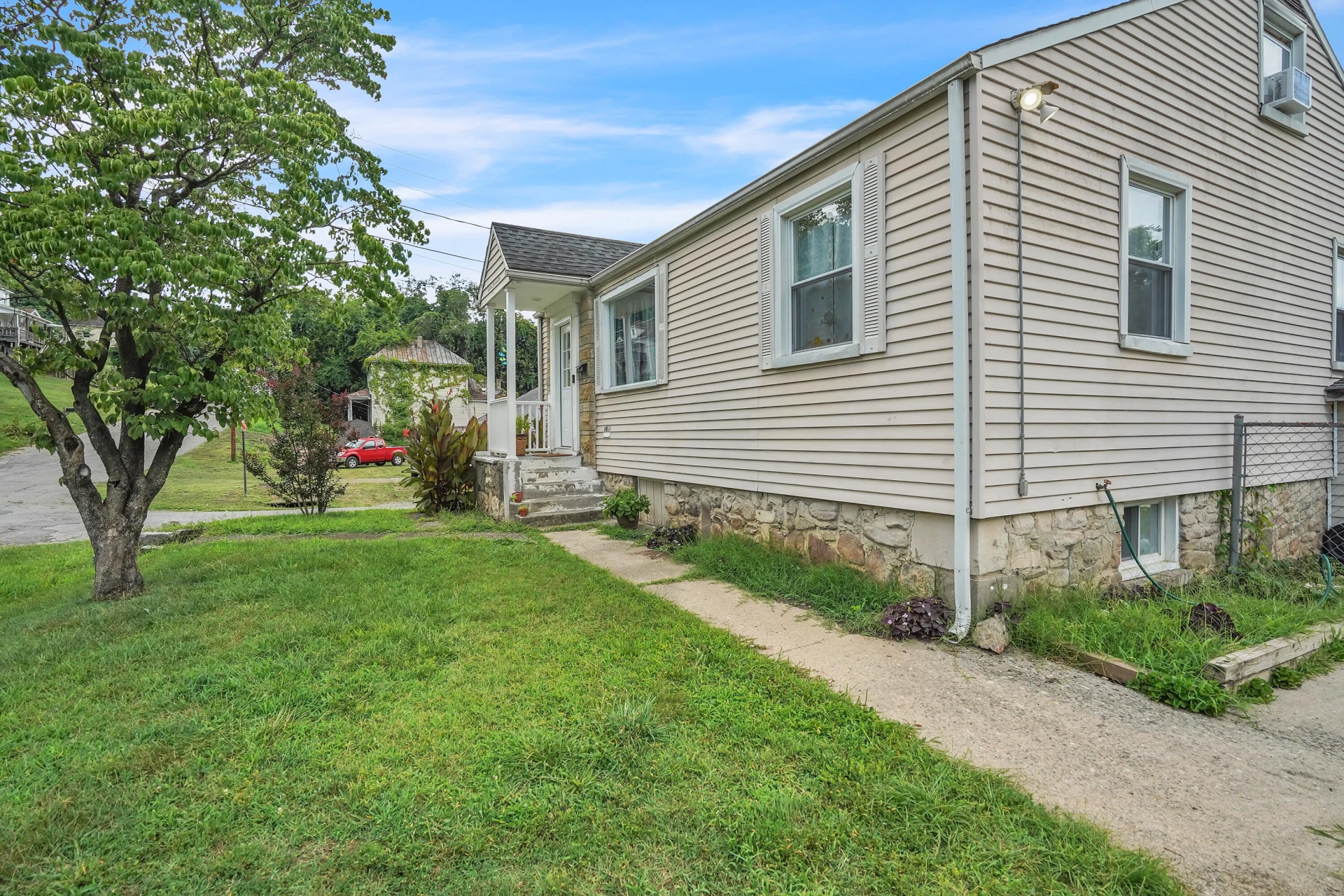 1602 Campbell AVE - Photo 2