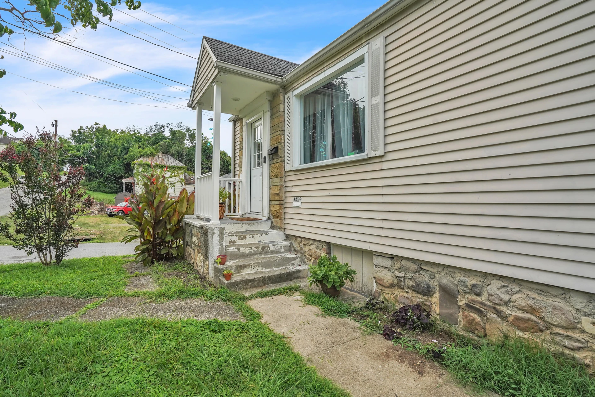 1602 Campbell AVE - Photo 3