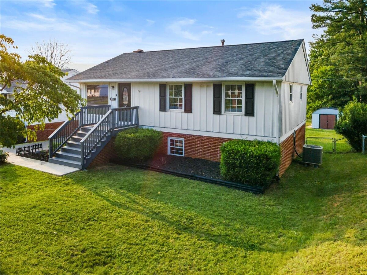 1461 Antrim ST - Photo 2
