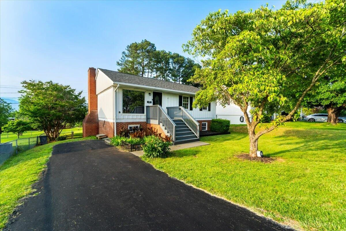1461 Antrim ST - Photo 3