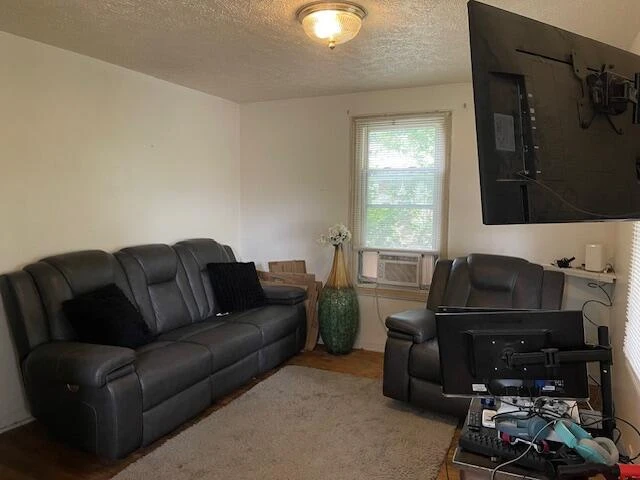 1414 Campbell AVE - Photo 5
