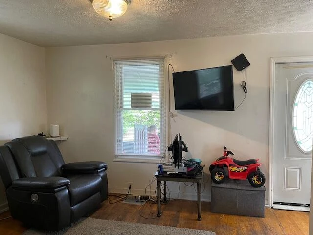 1414 Campbell AVE - Photo 7