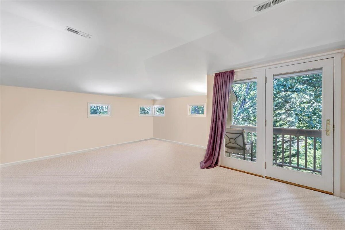 574 Waverly LN - Photo 32