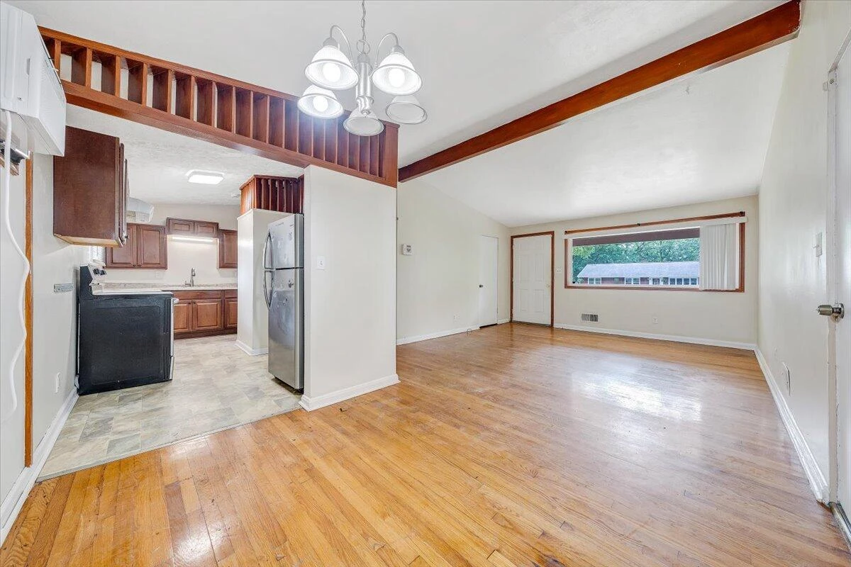 1046 Silverwood RD - Photo 10