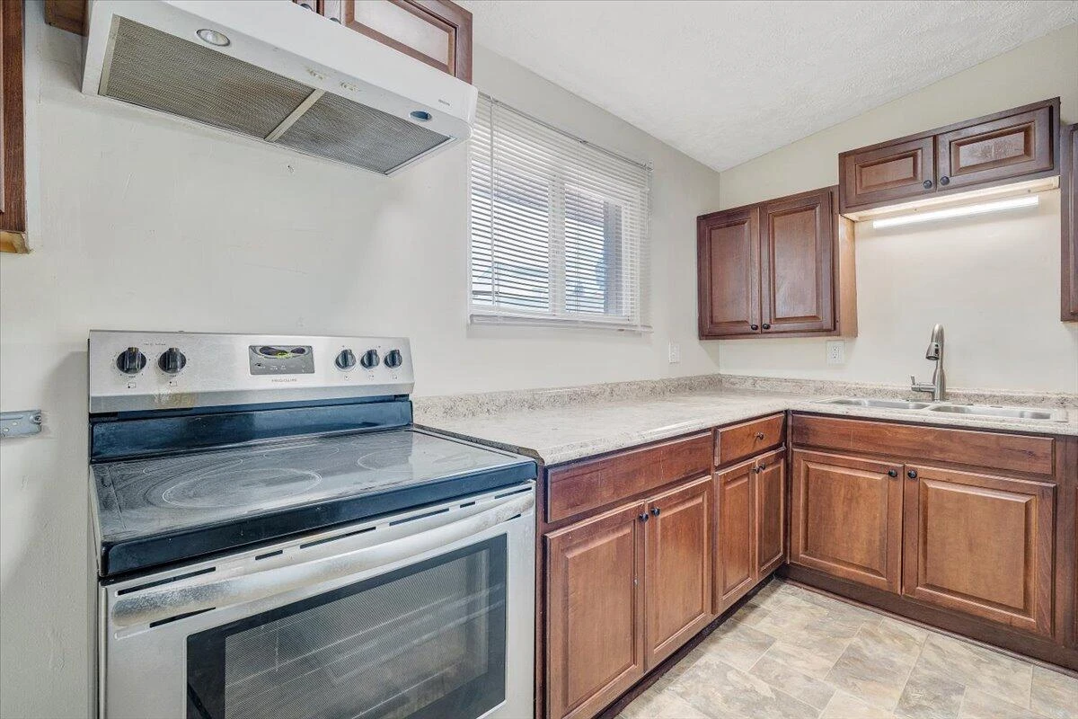 1046 Silverwood RD - Photo 12