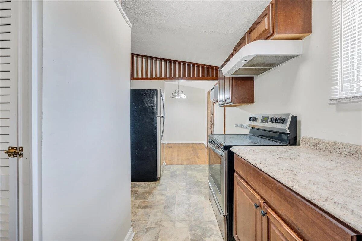 1046 Silverwood RD - Photo 13